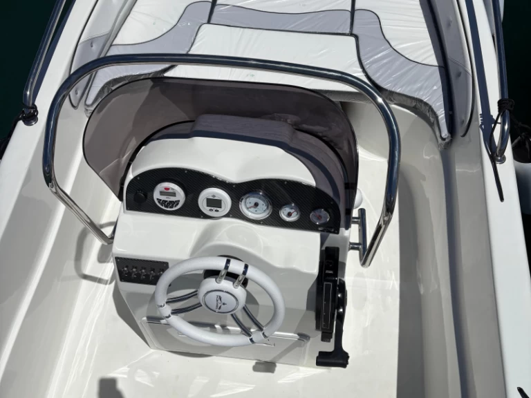 Pronajmout Motorová loď se skipperem či ne Trimarchi v La Spezia