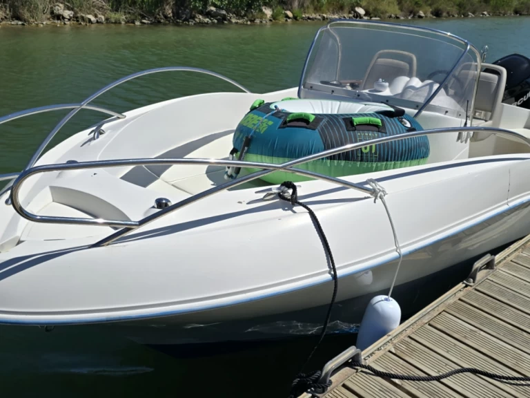 Pronájem lodi Carnon-Plage lákavé ceny Quicksilver 635 Commander