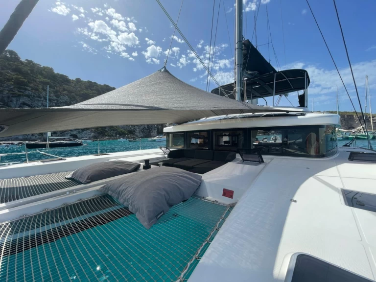 Lagoon Lagoon 52F ( + crew)  jednotlivci a charterové společnosti v Santa Eularia des Riu