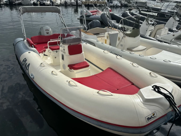 Pronajmout Polotuhá loď se skipperem či ne Bwa v Porto-Vecchio