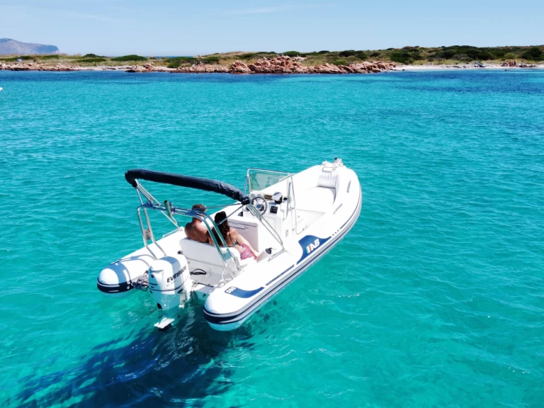 Polotuhá loď k pronájmu v Porto San Paolo za nejlepší cenu