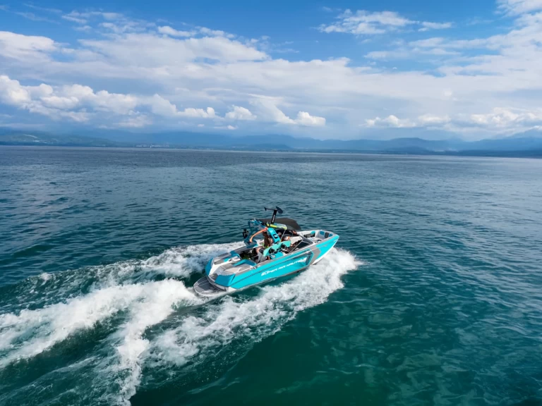 Motorová loď k pronájmu v Yvoire za nejlepší cenu