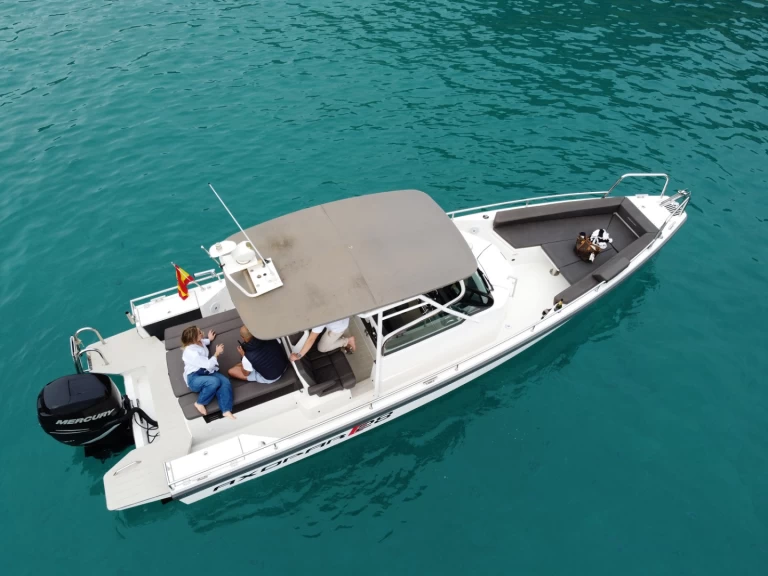 Motorová loď k pronájmu v Club Nàutic Santa Ponsa za nejlepší cenu