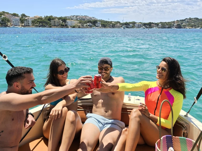 Motorová loď k pronájmu v Club Nàutic Santa Ponsa za nejlepší cenu