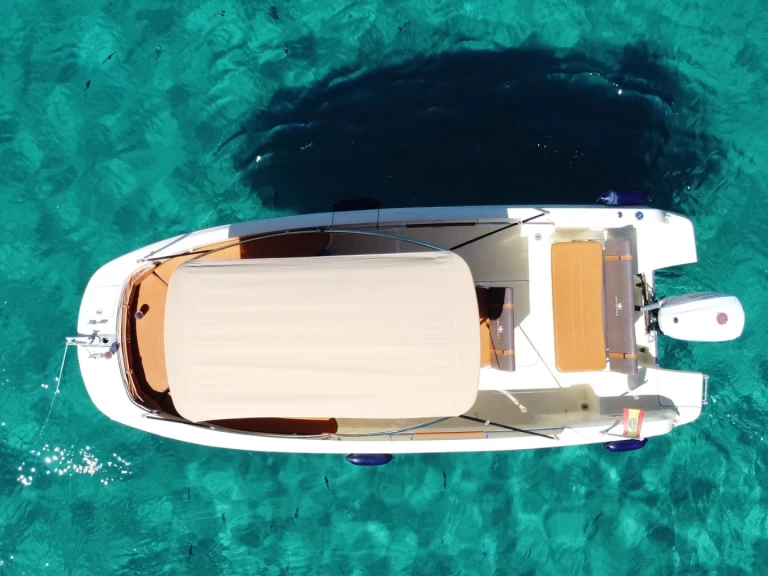 Pronajmout si Invictus  Invictus 190 FX v Club Nàutic Santa Ponsa