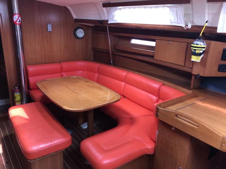 Dufour Dufour 365 Grand Large jednotlivci a charterové společnosti v Sant Antoni de Portmany