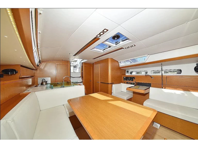 Pronajmout si Jeanneau Sun Odyssey 449 v Rhodos