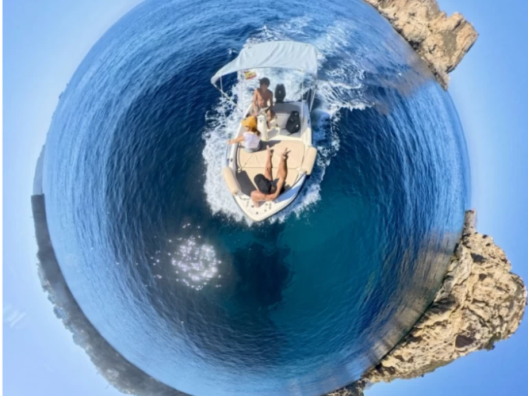 Estable Estable 400 Consola jednotlivci a charterové společnosti v Santa Ponsa