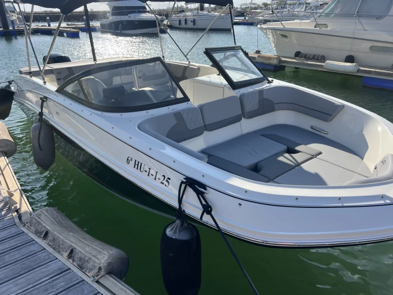 Pronájem lodi Bayliner VR6 OB v Ayamonte na Samboatu