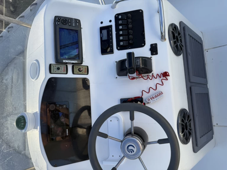 Pronájem lodi Capelli Tempest 750 Top v Solenzara na Samboatu