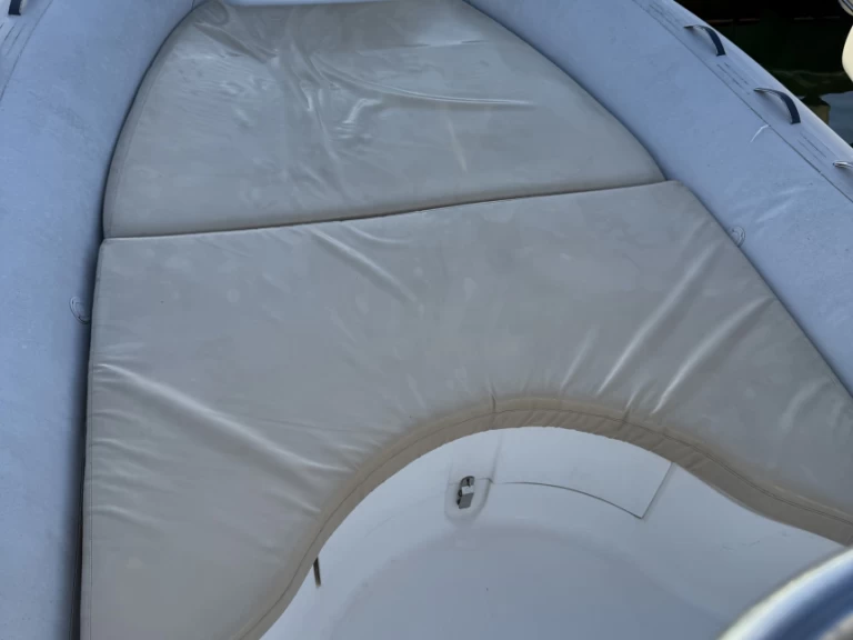 Pronájem Polotuhá loď Capelli s licencí