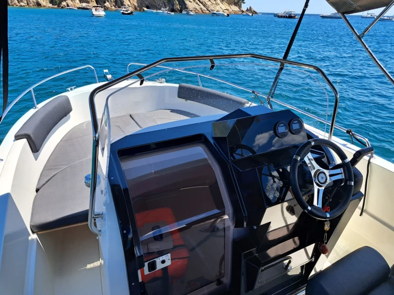 Pronájem Motorová loď Pacific Craft s licencí