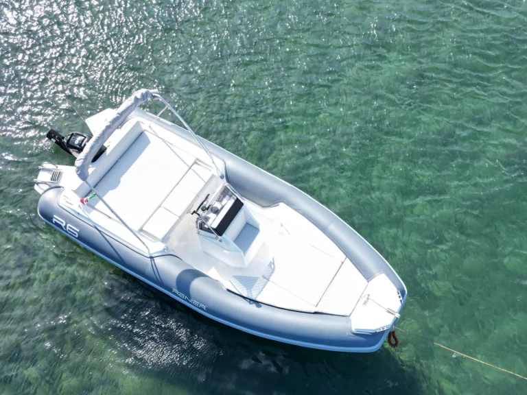 Pronájem Polotuhá loď v Panarea -Renier Renier R6