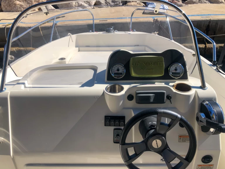 Pronájem Motorová loď v Carry-le-Rouet -Quicksilver Activ 605 Open