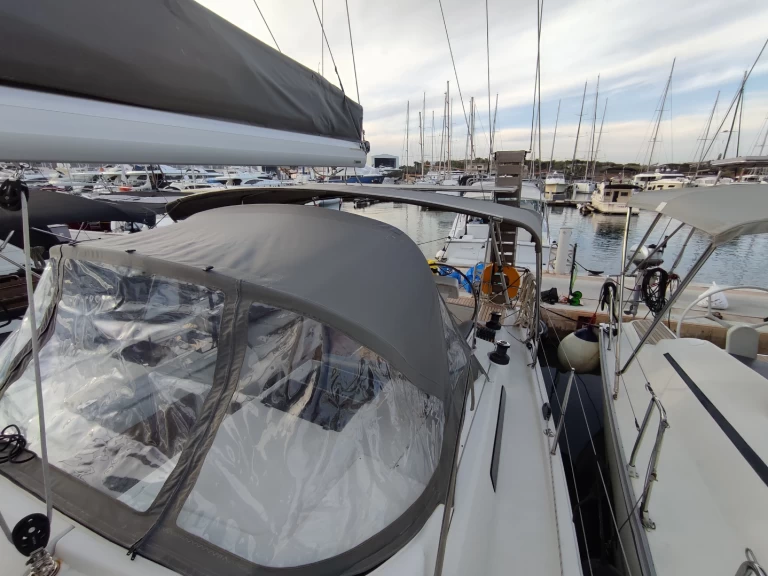 Pronajmout si Hanse Hanse 458 v Lavrio