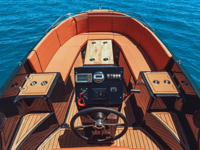 Pronájem lodi FEMIS AQUA 615 T6 v Puerto Marina Benalmadena na Samboatu