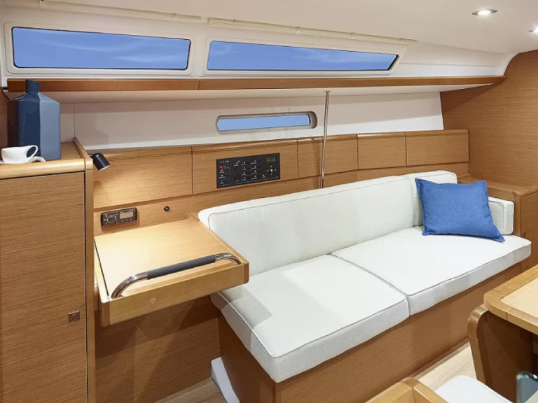 Pronájem Plachetnice Jeanneau s licencí