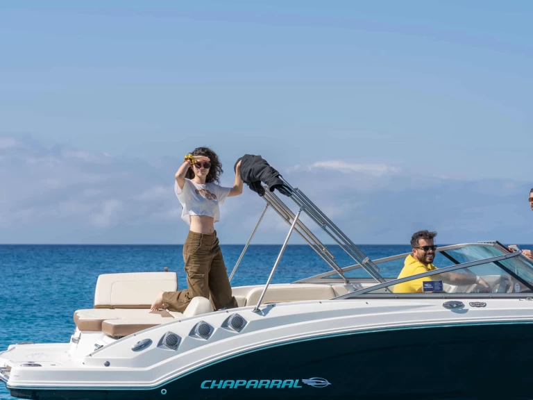 Chaparral 246 jednotlivci a charterové společnosti v Sant Antoni de Portmany