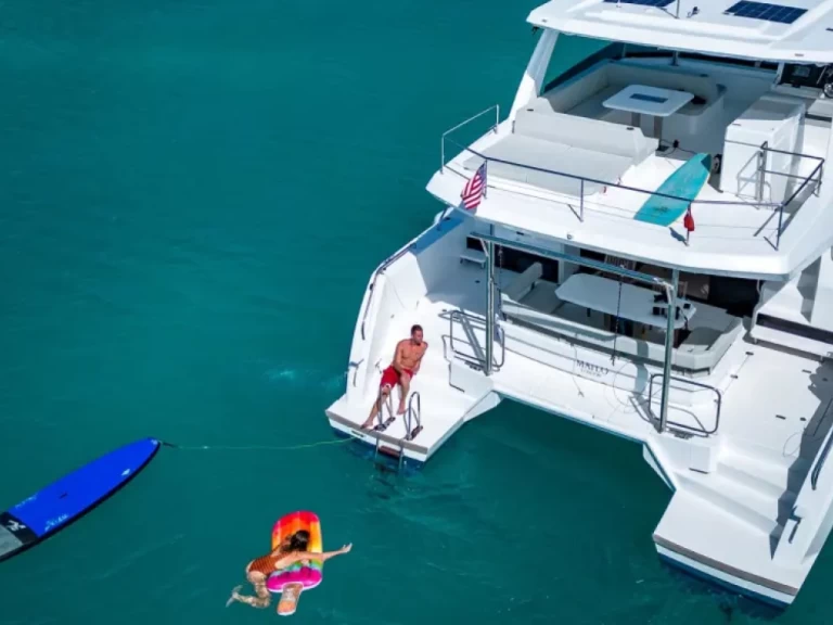 Pronajmout Motorová loď se skipperem či ne Leopard v Road Town