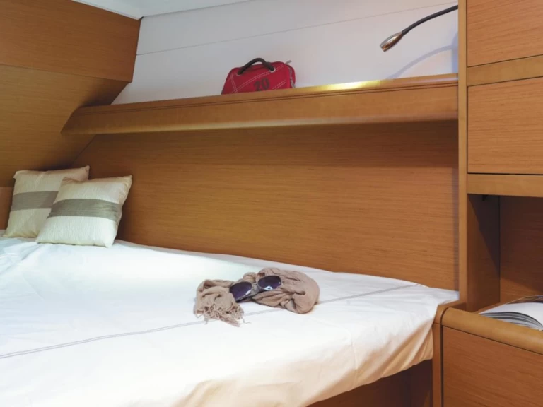 Pronajmout si Bénéteau Oceanis 38 v Procida