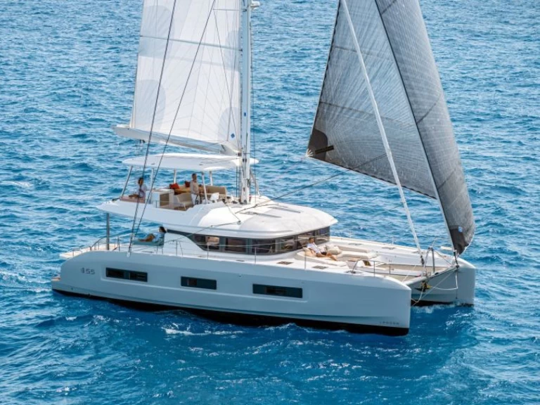 Pronajmout Katamarán se skipperem či ne Lagoon v Lavrio