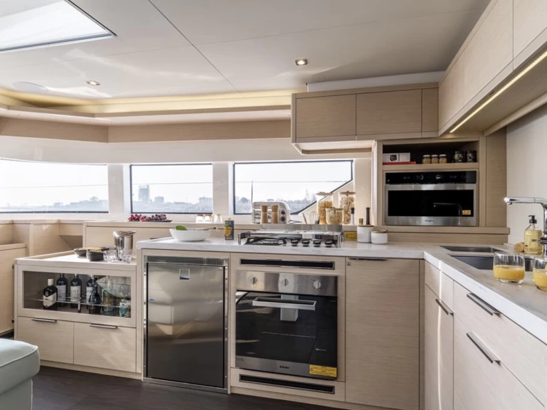 Pronájem Katamarán Lagoon s licencí