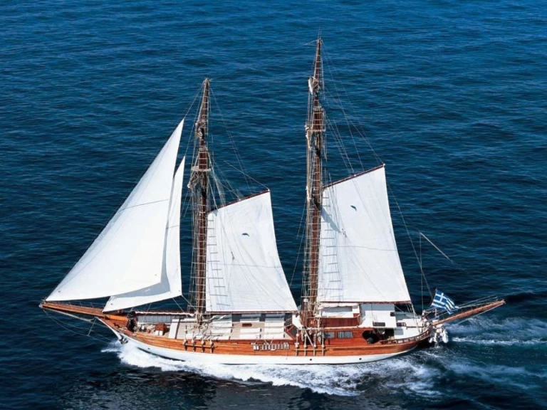 Plachetnice k pronájmu v Alimos za nejlepší cenu