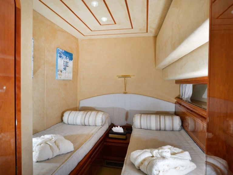 Pronajmout si Ferretti Ferretti 80 v Gouvia