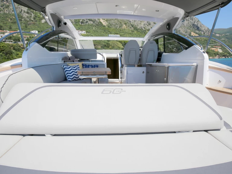 Motorová loď k pronájmu v Gouvia za nejlepší cenu