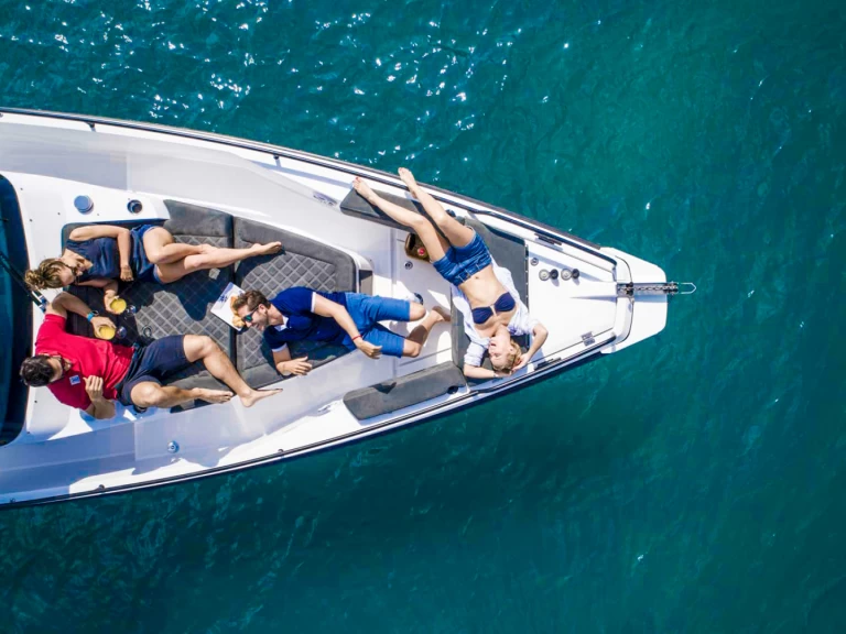 Pronájem lodi Axopar Axopar 37 XC Cross Cabin v Gouvia na Samboatu