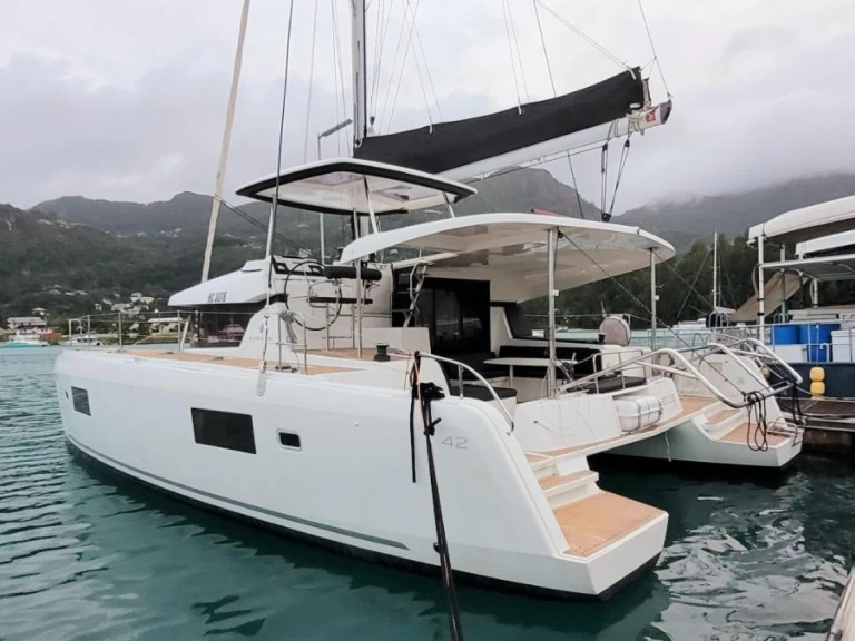 Pronajmout Katamarán se skipperem či ne Lagoon v Mahé