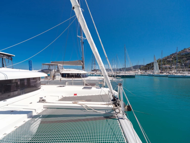 Katamarán k pronájmu v Capo d'Orlando za nejlepší cenu