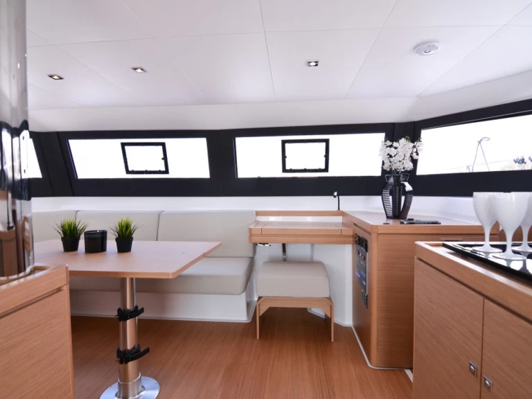 Pronajmout Katamarán se skipperem či ne Dufour v Capo d'Orlando