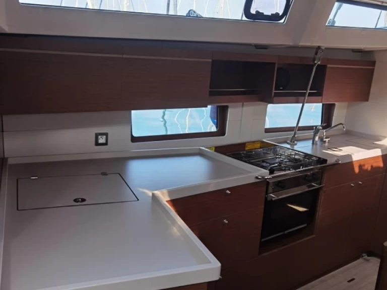 Pronajmout Plachetnice se skipperem či ne Bénéteau v Preveza