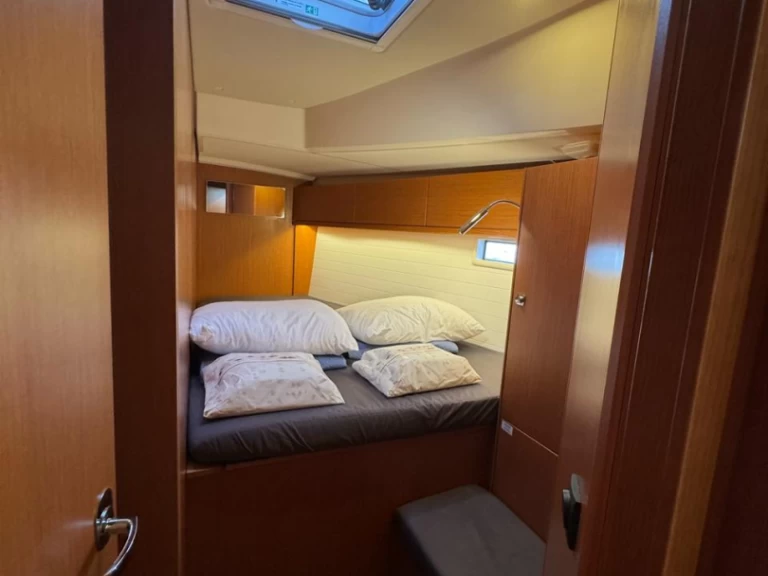 Pronájem lodi Sámi lákavé ceny Cruiser 46