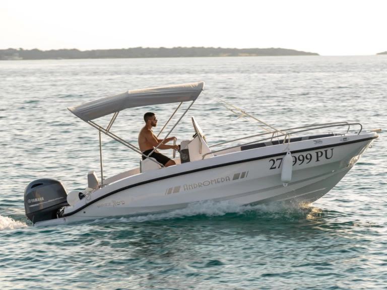 Pronajmout Motorová loď se skipperem či ne  v Fažana