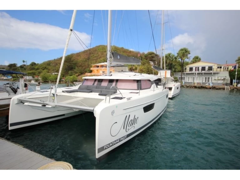 Pronajmout si Fountaine Pajot Astrea 42 v Road Town