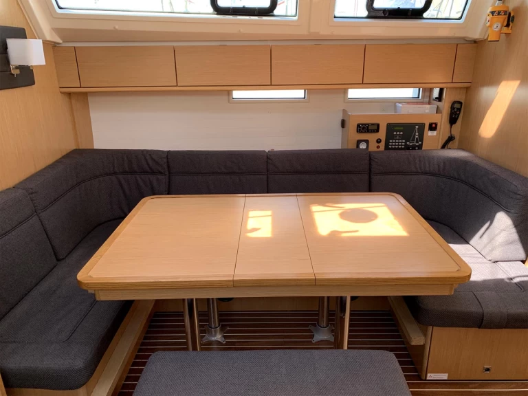 Pronájem lodi Lavrio lákavé ceny Cruiser 46