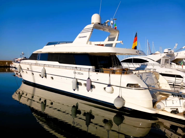 Pronajmout si Canados Canados 86 Fly   v Salerno