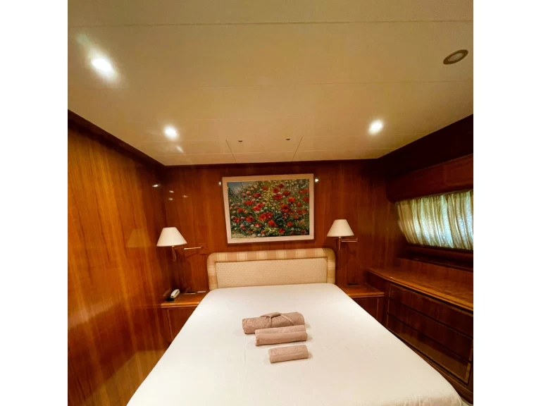 Pronájem lodi Salerno lákavé ceny Canados 86 Fly  