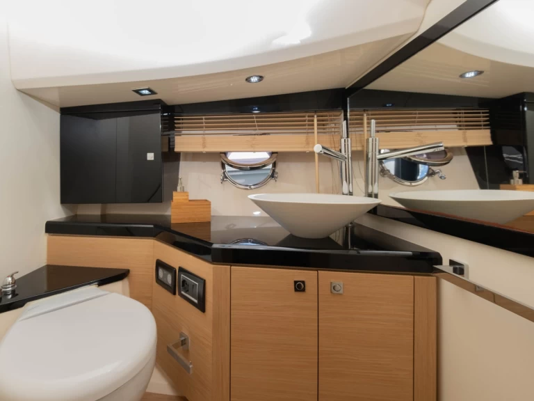 Sessa Marine Key Largo 36 jednotlivci a charterové společnosti v Tivat