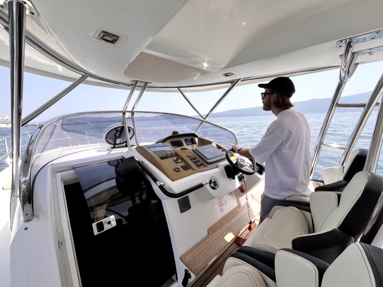 Pronájem jachty v Tivat -Sessa Marine Key Largo 36 na Samboatu