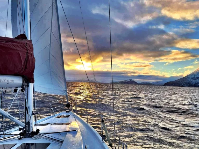 Pronajmout si Hanse Hanse 458 v Eidkjosen