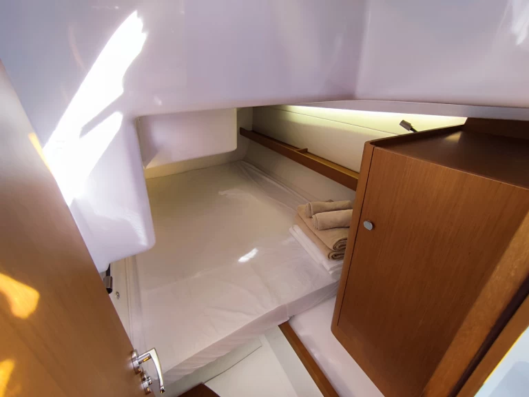 Bénéteau First 36 jednotlivci a charterové společnosti v Lavrio