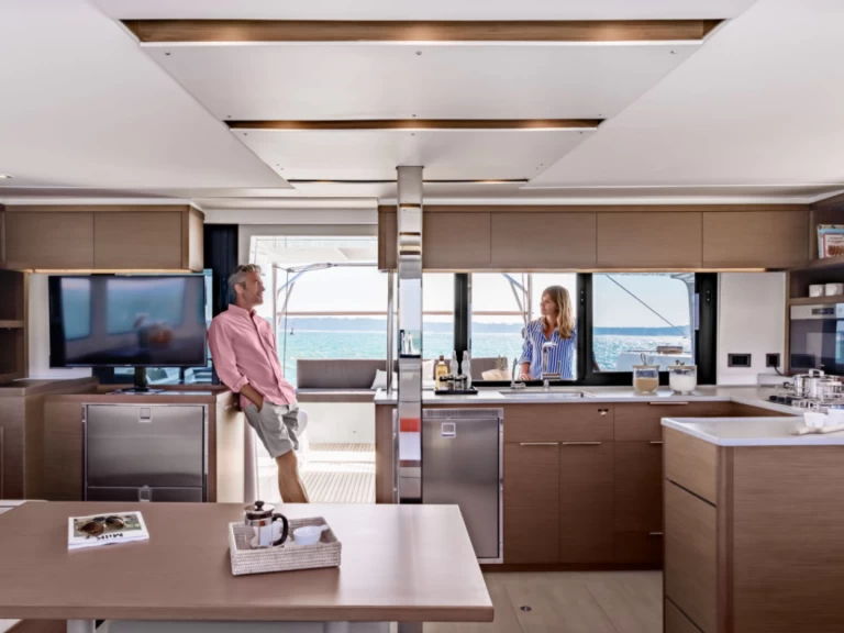 Pronájem lodi Vlychada lákavé ceny Lagoon 46