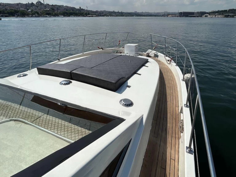 Pronajmout Jachta se skipperem či ne costom made  v Eminönü