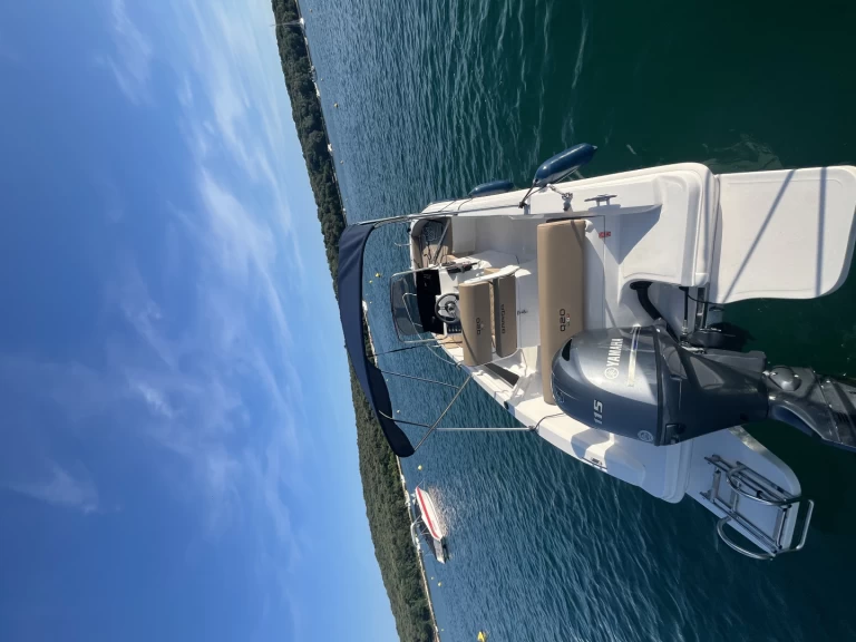 Motorová loď k pronájmu v Rovinj za nejlepší cenu