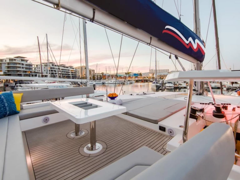 Pronajmout si Leopard Leopard 50 v Marina (City)