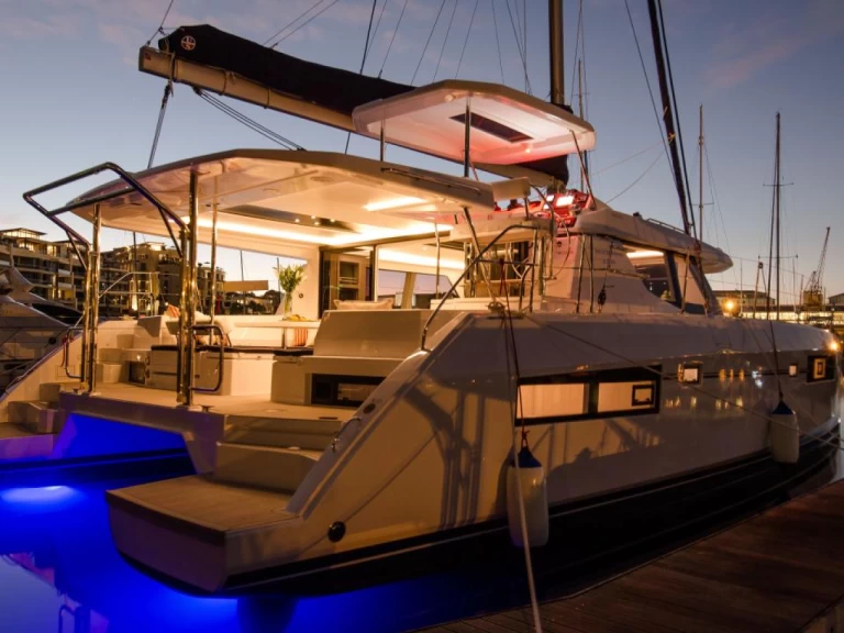 Pronajmout Katamarán se skipperem či ne Leopard v Procida