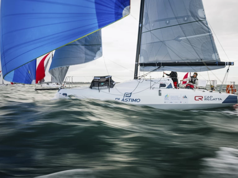 Pronajmout si Jeanneau sun fast 30 0D v Marseille